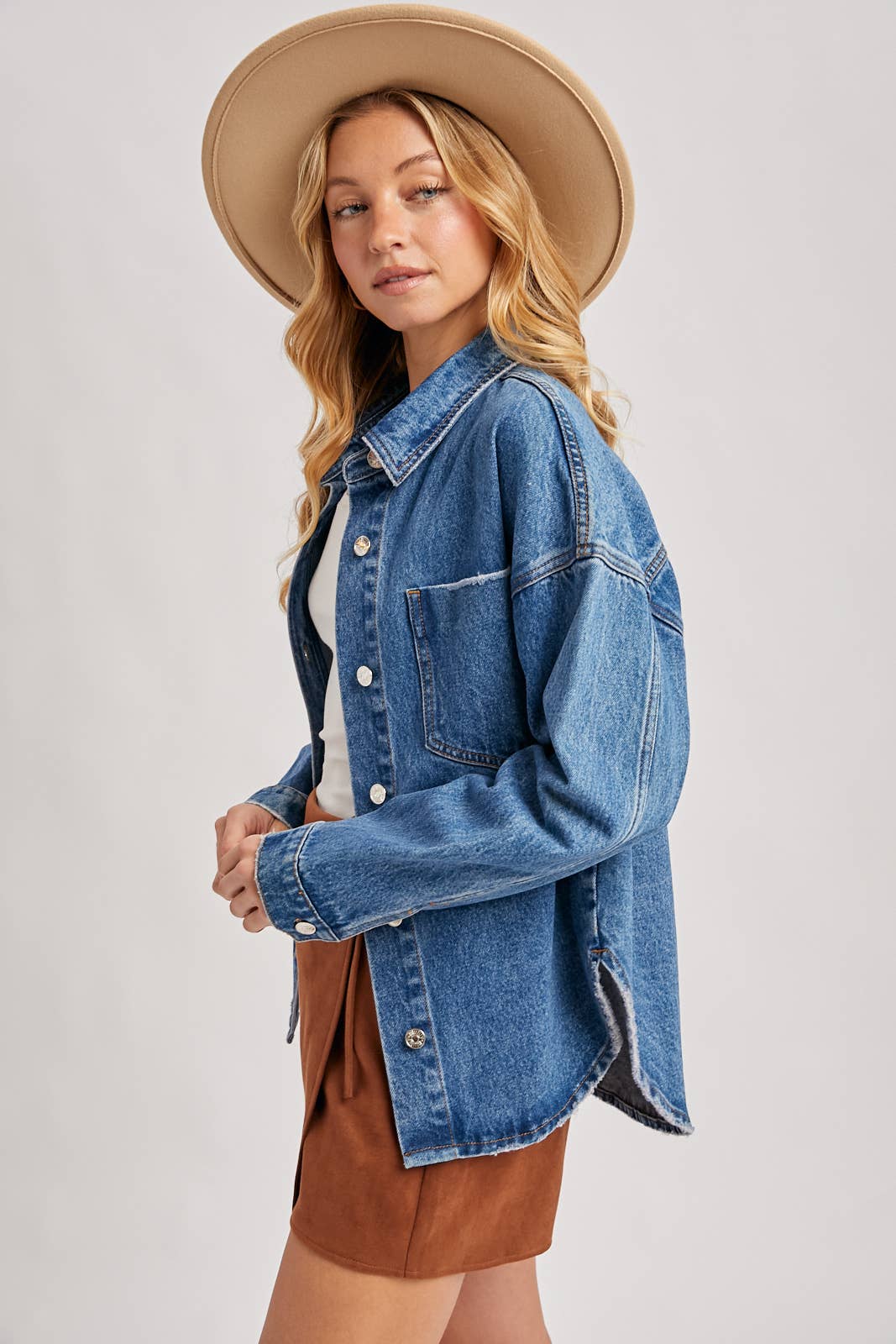 BUTTON DOWN DOLPHIN HEM DENIM JACKET