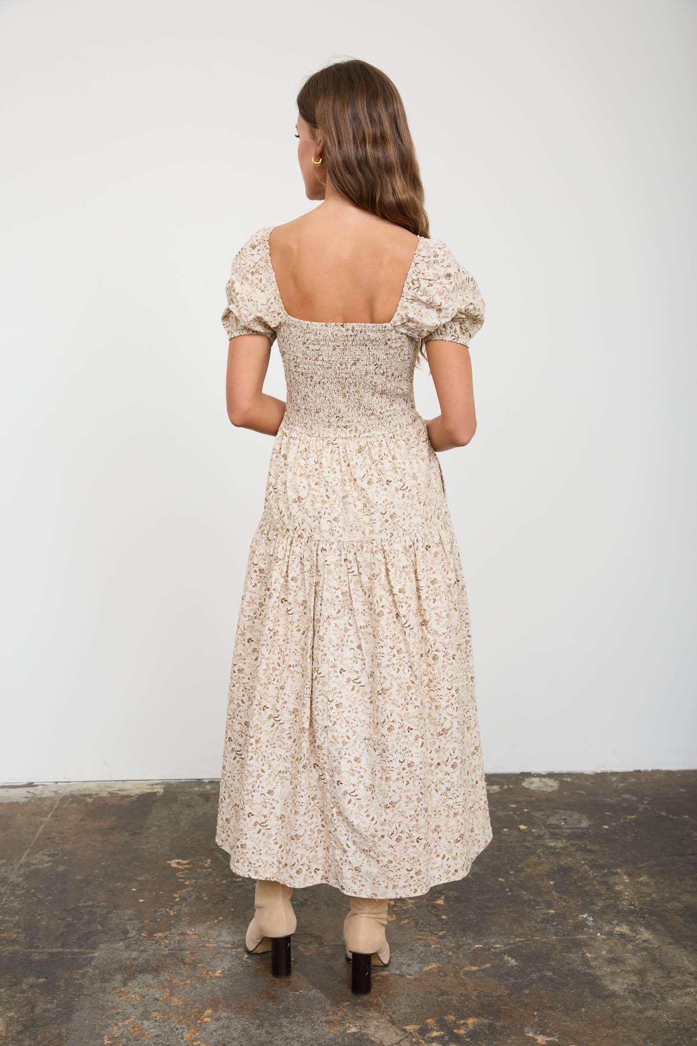 FLORAL SMOCKED SQUARE NECK PUFF SLEEVE MIDI DRESS