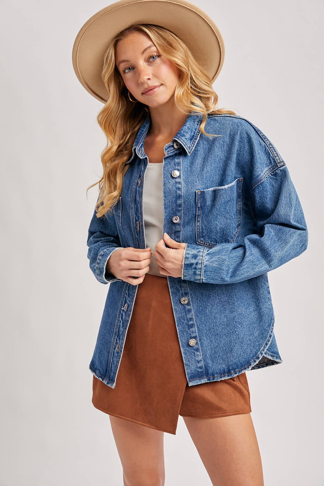 BUTTON DOWN DOLPHIN HEM DENIM JACKET