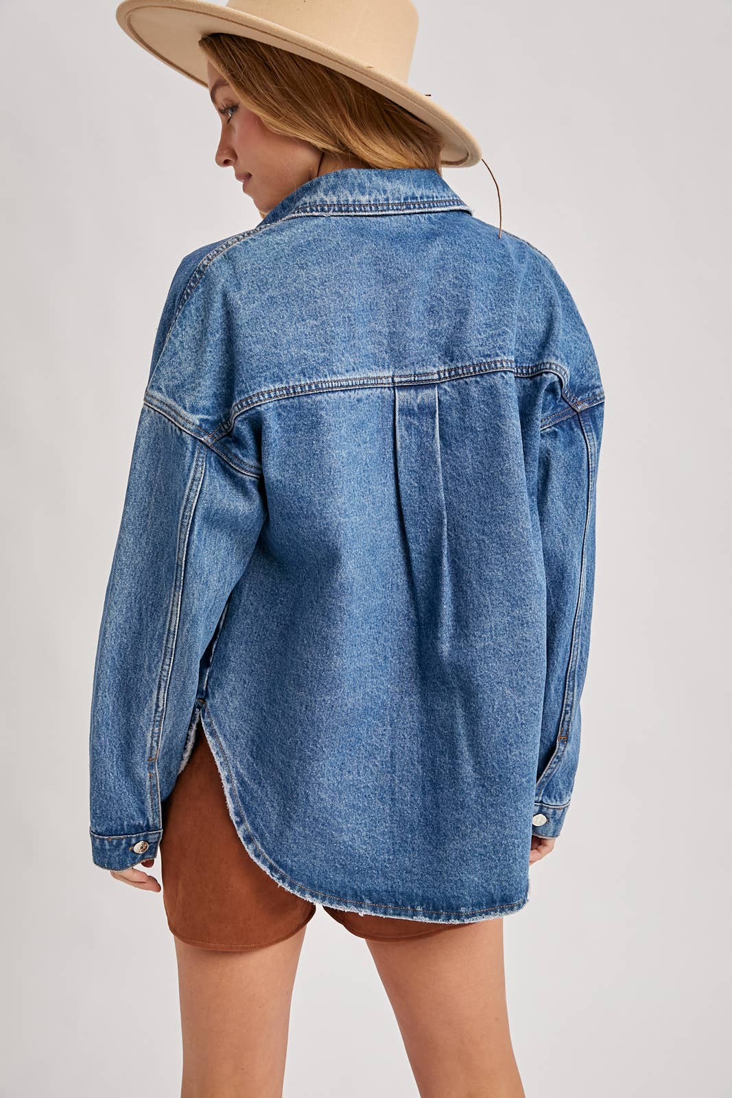 BUTTON DOWN DOLPHIN HEM DENIM JACKET
