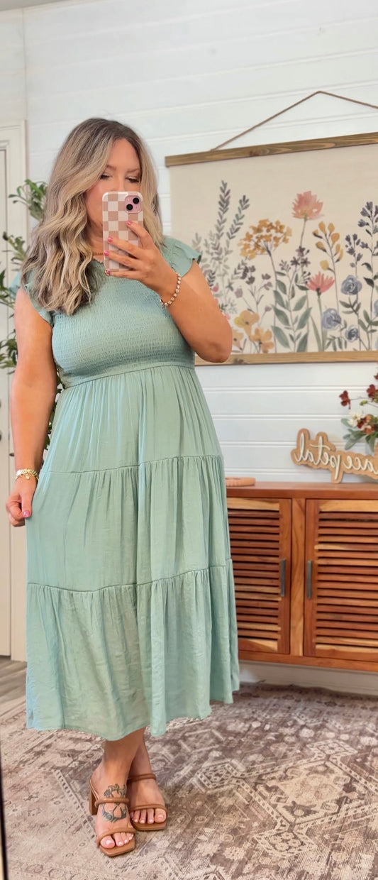 TIERED SMOCKED SHORT SLEEVE MIDI DRESS