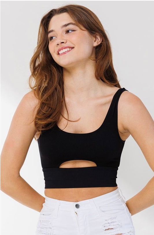 SEAMLESS FRONT CUTOUT CROP TOP